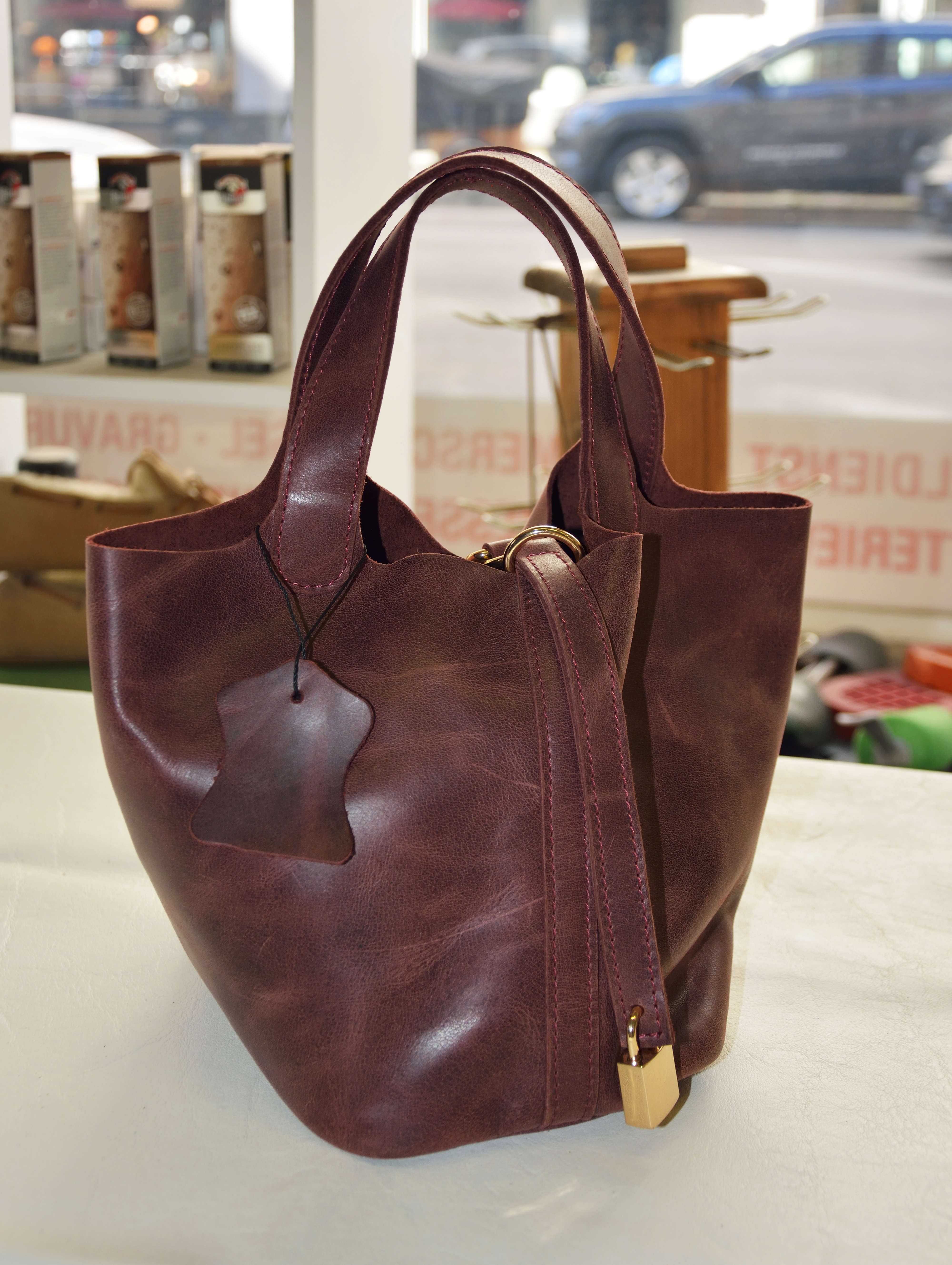 <br />
<b>Warning</b>:  Undefined variable $kl_liste_bild in <b>/home/al76tgm1mylb/webseiten/classes/class.crudpreisedetailmieten.php</b> on line <b>250</b><br />
<br />
<b>Warning</b>:  Trying to access array offset on null in <b>/home/al76tgm1mylb/webseiten/classes/class.crudpreisedetailmieten.php</b> on line <b>250</b><br />
